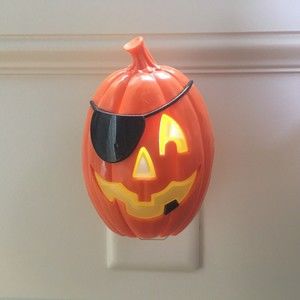 Bath & Body Works Light Up Eye Patch PUMPKIN Wallflowers Plug In Unit Slatkin Co